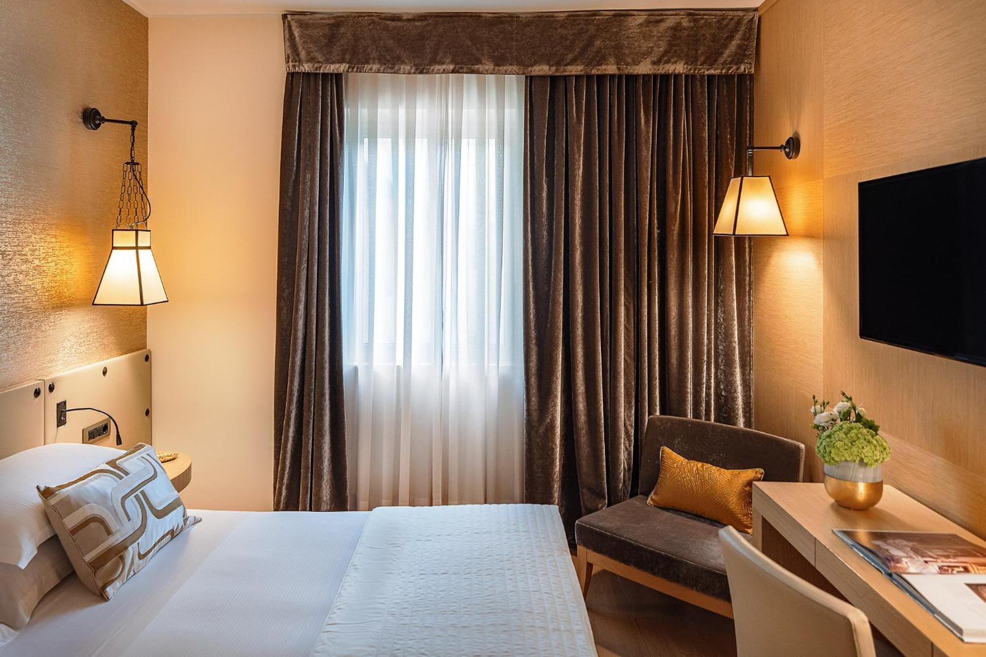Starhotels Metropole Roma Esterno foto