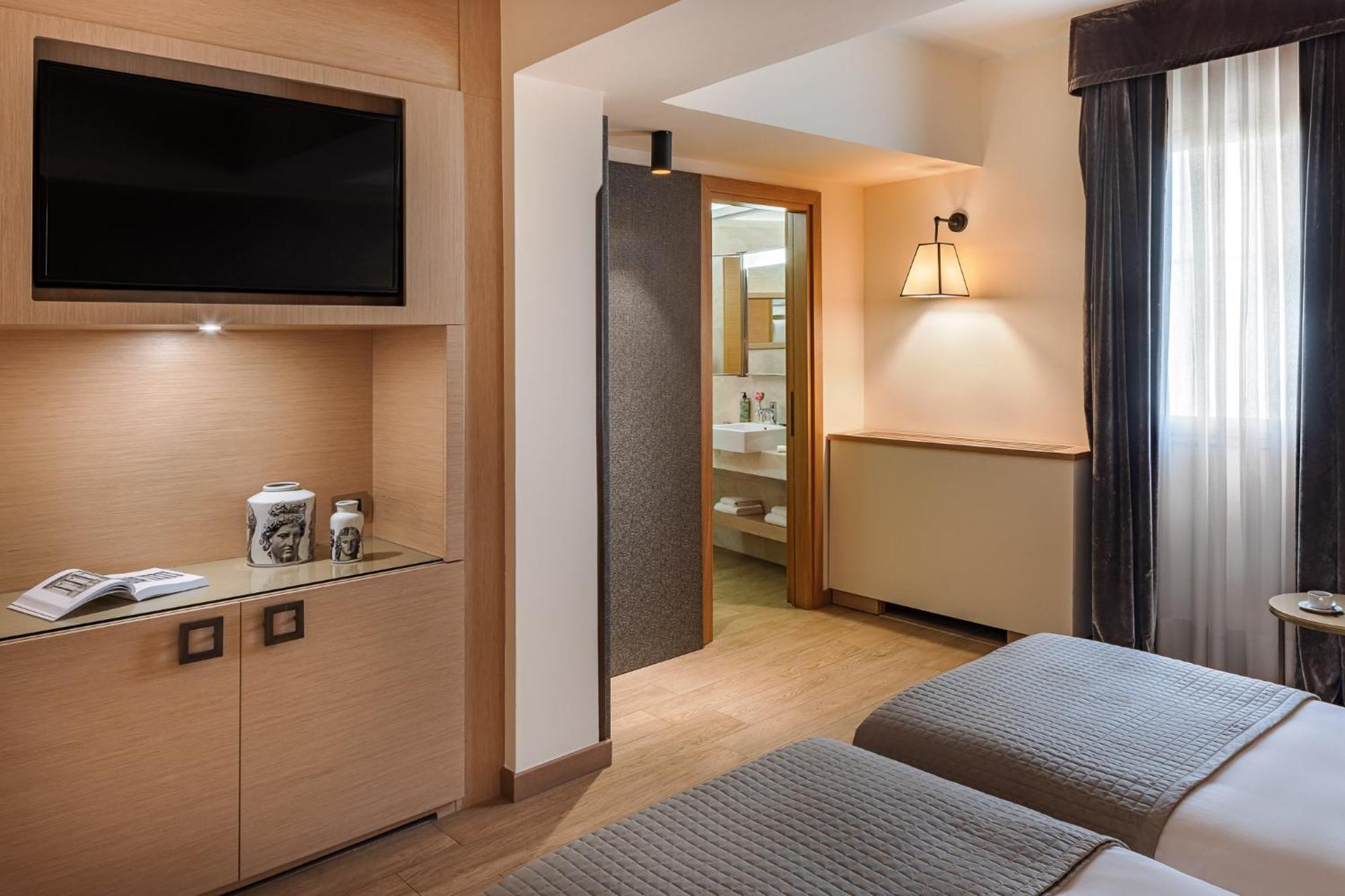 Starhotels Metropole Roma Esterno foto