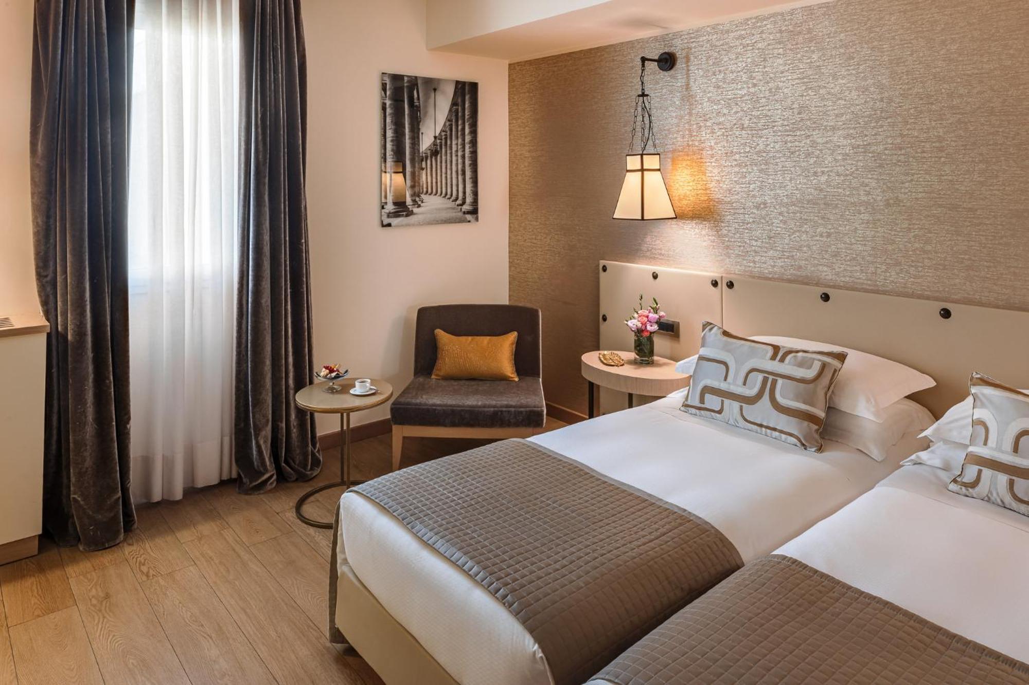 Starhotels Metropole Roma Esterno foto
