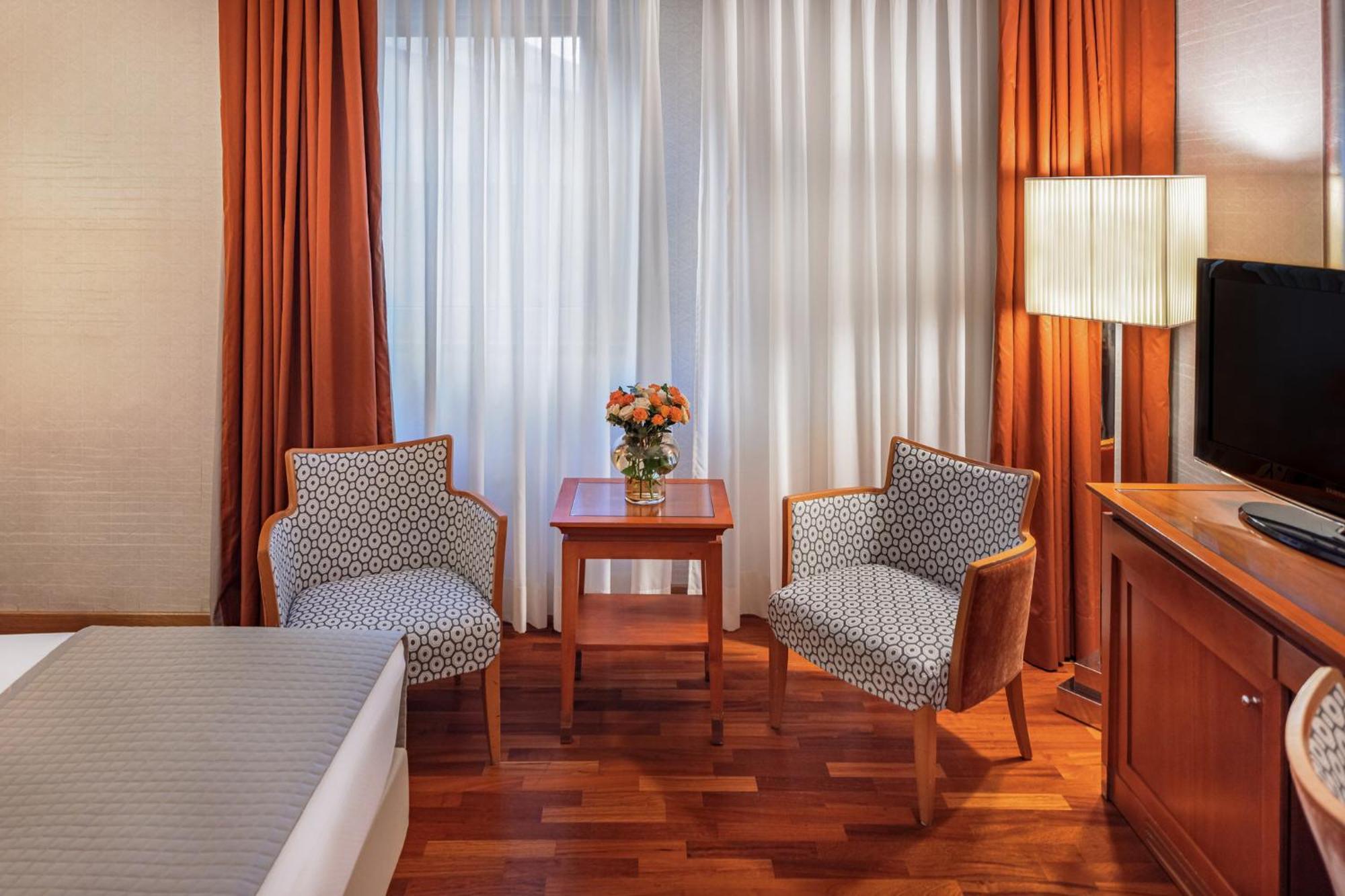 Starhotels Metropole Roma Esterno foto